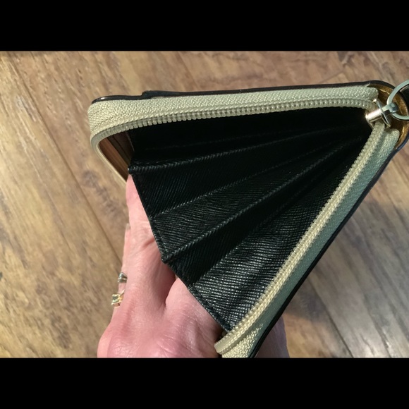 Kate Spade wallet - Picture 5 of 10